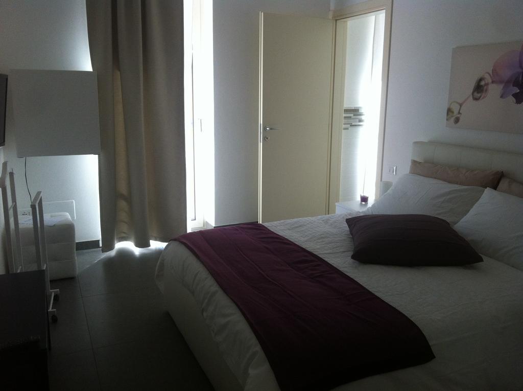 A Lago Marone Room photo