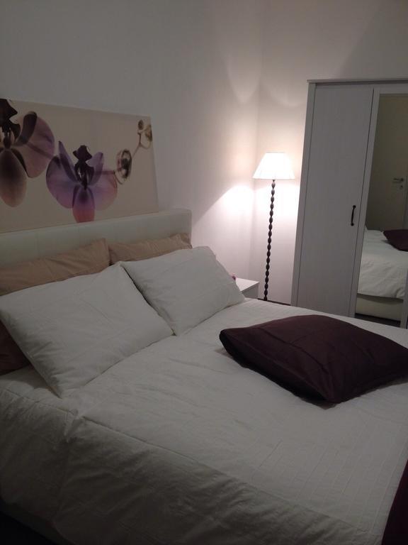A Lago Marone Room photo